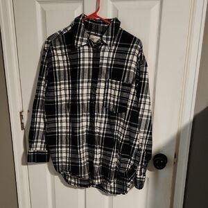 Universal Thread Black and White Plaid Button-Down Shirt